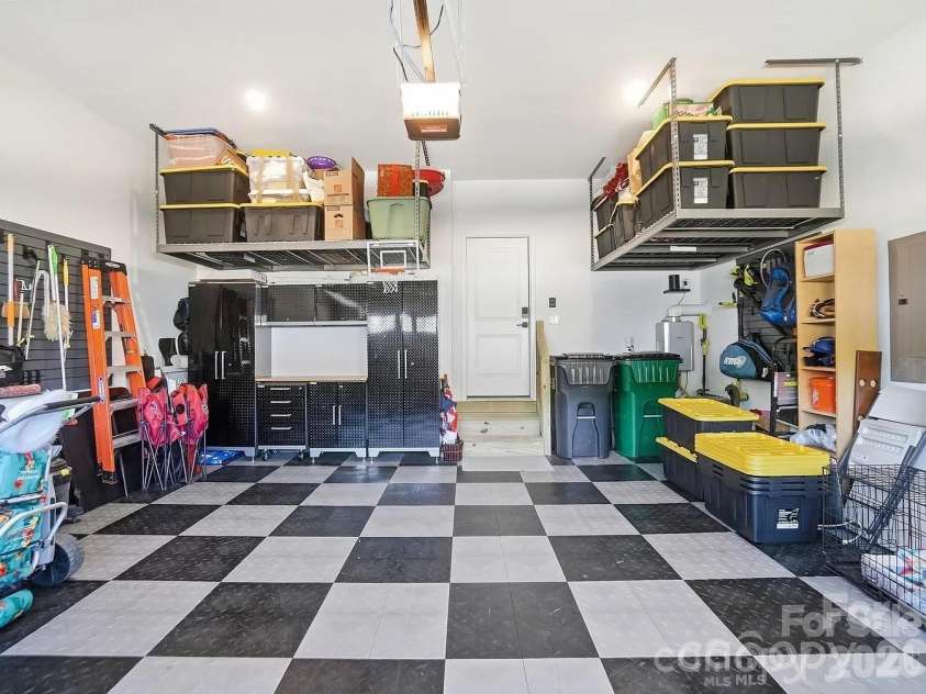 5225 Glenwalk Drive, Charlotte, NC 28269.  MLS# CAR4413191, YatesRealty ID 35264. Garage