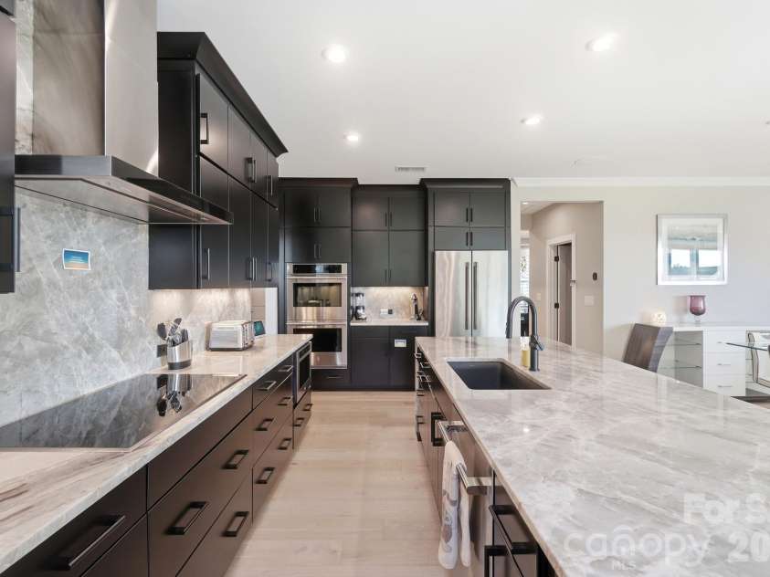 5225 Glenwalk Drive, Charlotte, NC 28269.  MLS# CAR4413191, YatesRealty ID 35264. Kitchen with Waterfall Island