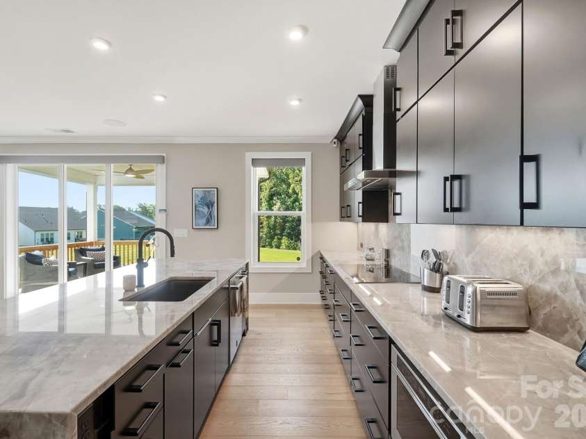 5225 Glenwalk Drive, Charlotte, NC 28269.  MLS# CAR4413191, YatesRealty ID 35264. Kitchen with Waterfall Island