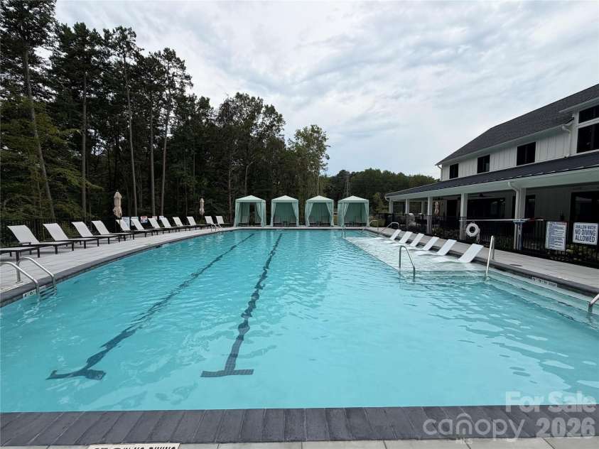 5225 Glenwalk Drive, Charlotte, NC 28269.  MLS# CAR4413191, YatesRealty ID 35264. Outdoor Pool