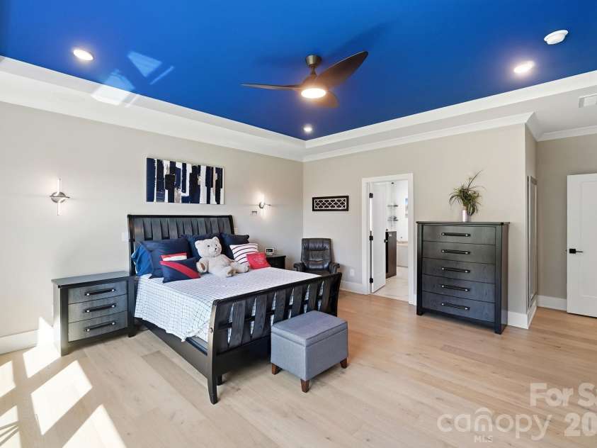 5225 Glenwalk Drive, Charlotte, NC 28269.  MLS# CAR4413191, YatesRealty ID 35264. Primary/Master BR