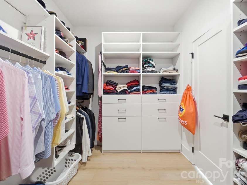 5225 Glenwalk Drive, Charlotte, NC 28269.  MLS# CAR4413191, YatesRealty ID 35264. Primary/Master BR Closet