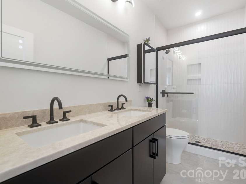 5225 Glenwalk Drive, Charlotte, NC 28269.  MLS# CAR4413191, YatesRealty ID 35264. Sec Bath