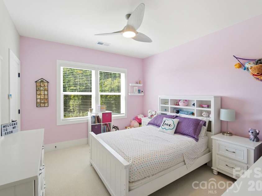 5225 Glenwalk Drive, Charlotte, NC 28269.  MLS# CAR4413191, YatesRealty ID 35264. Sec BR