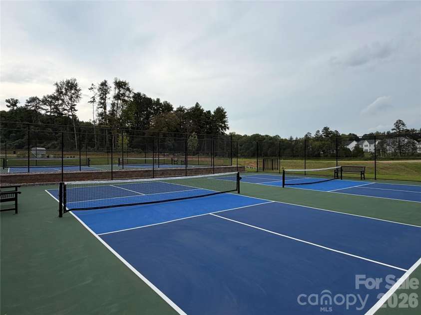 5225 Glenwalk Drive, Charlotte, NC 28269.  MLS# CAR4413191, YatesRealty ID 35264. Tennis Courts