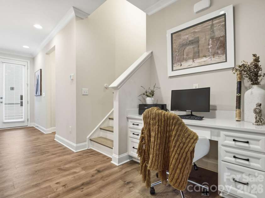 14010 Loyola Ridge Drive, Charlotte, NC 28277.  MLS# CAR4385218, YatesRealty ID 35265. Built-in desk