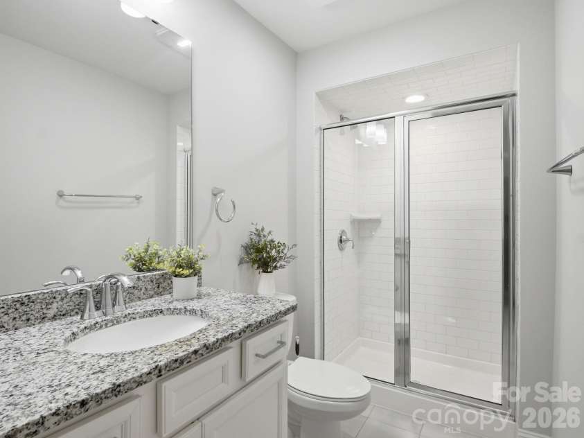 14010 Loyola Ridge Drive, Charlotte, NC 28277.  MLS# CAR4385218, YatesRealty ID 35265. Main floor full bathroom