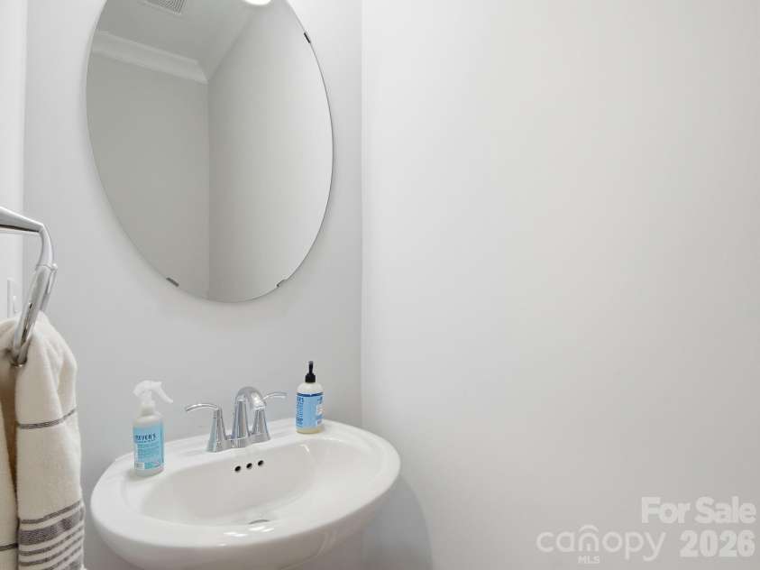 14010 Loyola Ridge Drive, Charlotte, NC 28277.  MLS# CAR4385218, YatesRealty ID 35265. Powder Bath