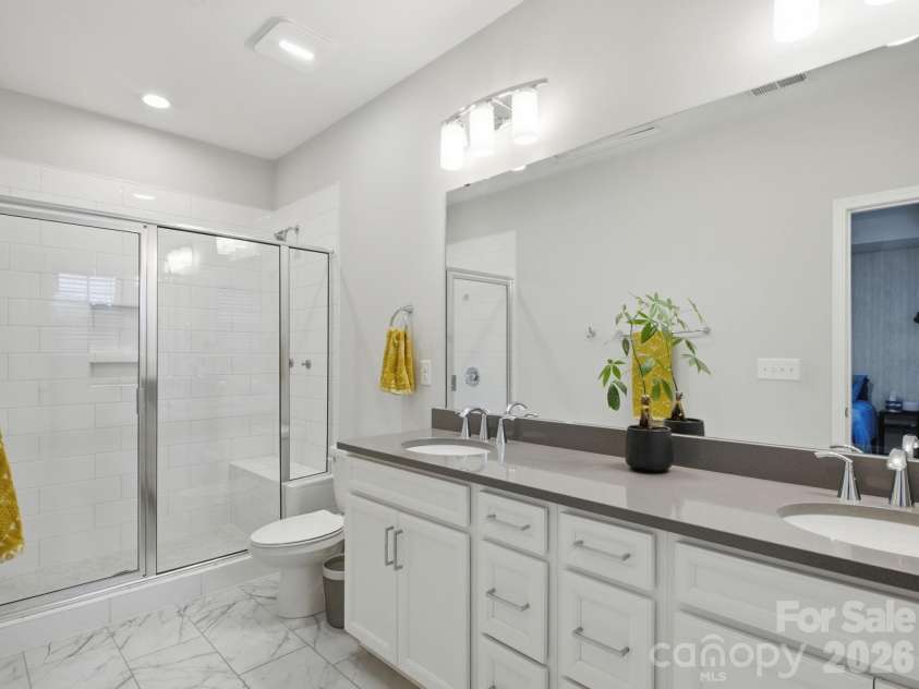 14010 Loyola Ridge Drive, Charlotte, NC 28277.  MLS# CAR4385218, YatesRealty ID 35265. Primary Bathroom