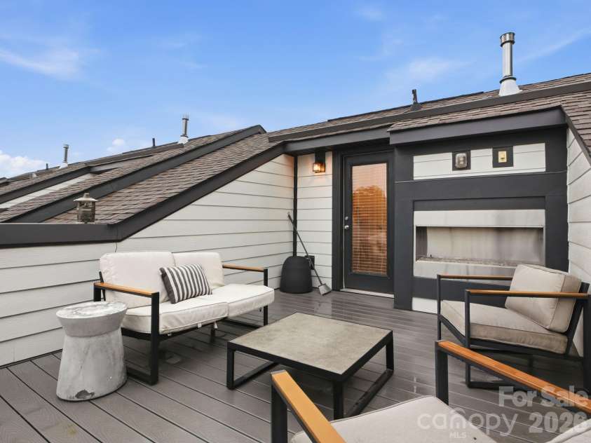 14010 Loyola Ridge Drive, Charlotte, NC 28277.  MLS# CAR4385218, YatesRealty ID 35265. Rooftop Patio