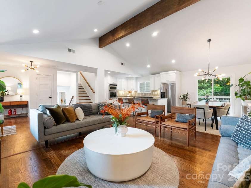 6527 Burlwood Road, Charlotte, NC 28211.  MLS# CAR4286248, YatesRealty ID 35265. 