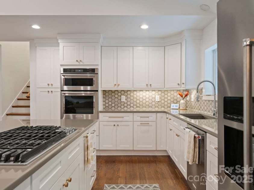 6527 Burlwood Road, Charlotte, NC 28211.  MLS# CAR4286248, YatesRealty ID 35265. 
