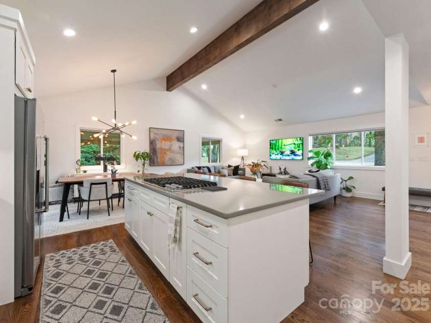 6527 Burlwood Road, Charlotte, NC 28211.  MLS# CAR4286248, YatesRealty ID 35265. 