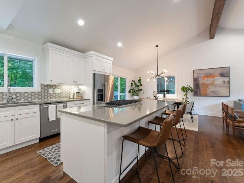 6527 Burlwood Road, Charlotte, NC 28211.  MLS# CAR4286248, YatesRealty ID 35265. 