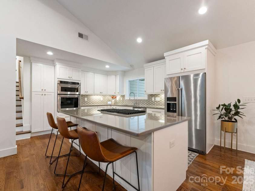 6527 Burlwood Road, Charlotte, NC 28211.  MLS# CAR4286248, YatesRealty ID 35265. 