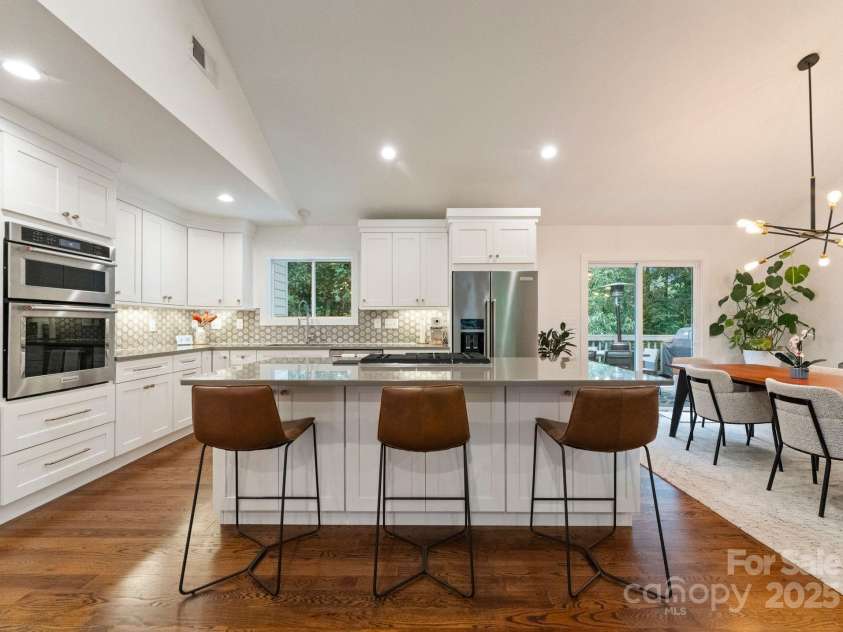 6527 Burlwood Road, Charlotte, NC 28211.  MLS# CAR4286248, YatesRealty ID 35265. 