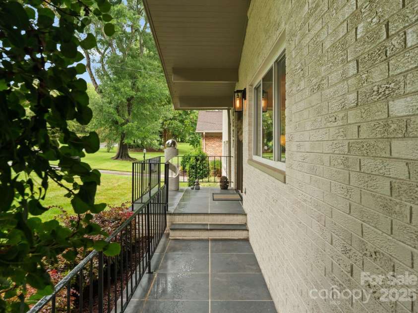 6527 Burlwood Road, Charlotte, NC 28211.  MLS# CAR4286248, YatesRealty ID 35265. 