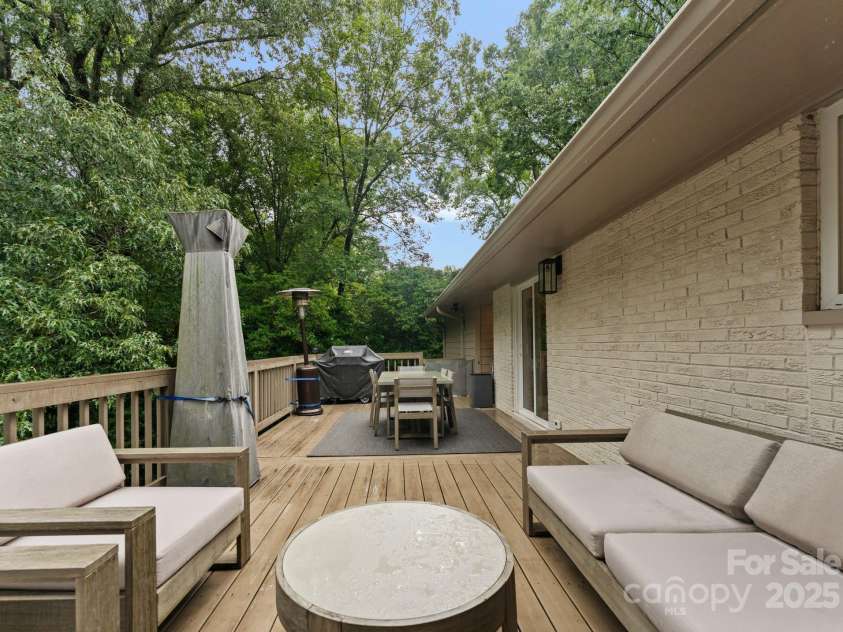 6527 Burlwood Road, Charlotte, NC 28211.  MLS# CAR4286248, YatesRealty ID 35265. 