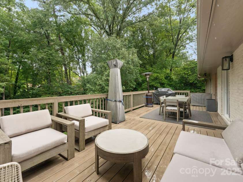 6527 Burlwood Road, Charlotte, NC 28211.  MLS# CAR4286248, YatesRealty ID 35265. 