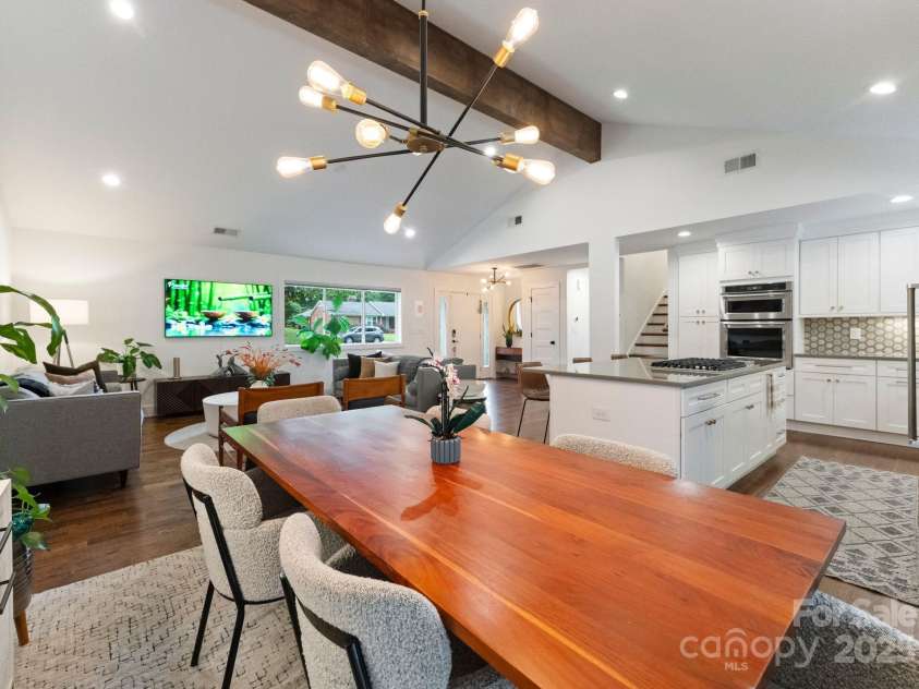 6527 Burlwood Road, Charlotte, NC 28211.  MLS# CAR4286248, YatesRealty ID 35265. Dinning area