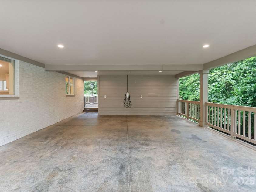 6527 Burlwood Road, Charlotte, NC 28211.  MLS# CAR4286248, YatesRealty ID 35265. Electrical charger