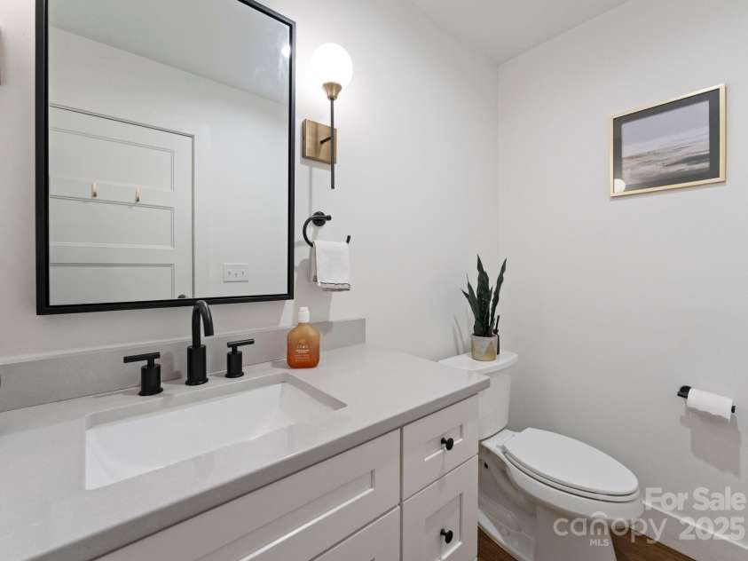 6527 Burlwood Road, Charlotte, NC 28211.  MLS# CAR4286248, YatesRealty ID 35265. Half bath
