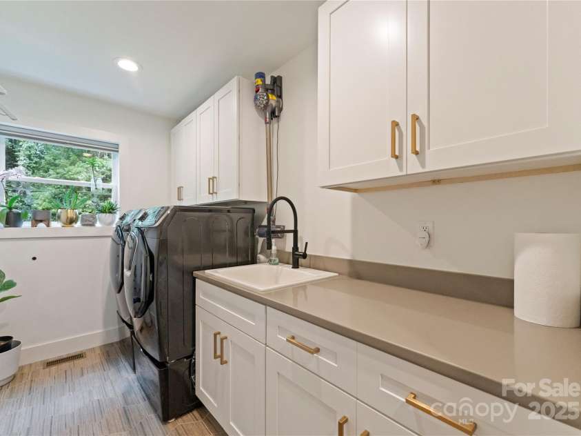 6527 Burlwood Road, Charlotte, NC 28211.  MLS# CAR4286248, YatesRealty ID 35265. Laundry room- lower level