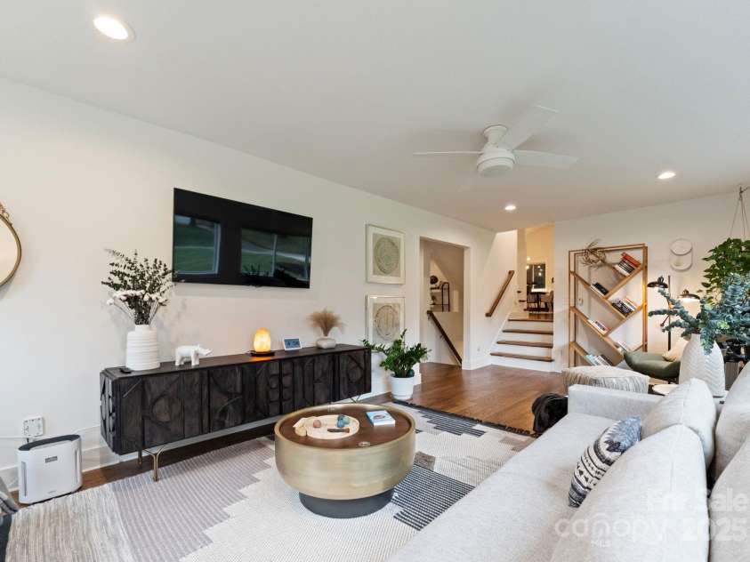 6527 Burlwood Road, Charlotte, NC 28211.  MLS# CAR4286248, YatesRealty ID 35265. Lower level- Multi use room