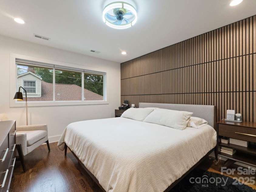 6527 Burlwood Road, Charlotte, NC 28211.  MLS# CAR4286248, YatesRealty ID 35265. Primary suite- upper level