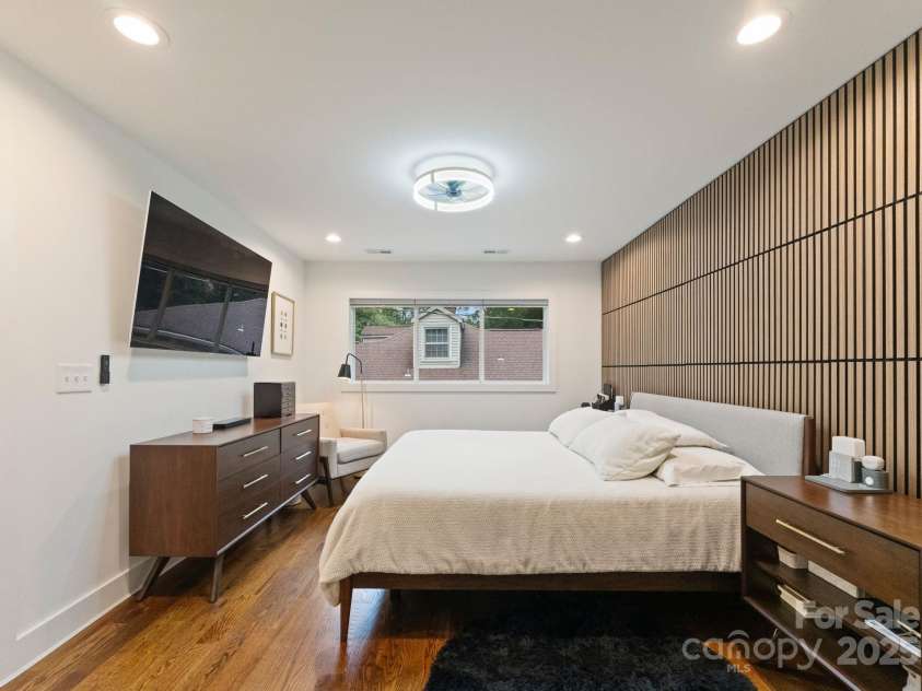 6527 Burlwood Road, Charlotte, NC 28211.  MLS# CAR4286248, YatesRealty ID 35265. Primary suite-upper level