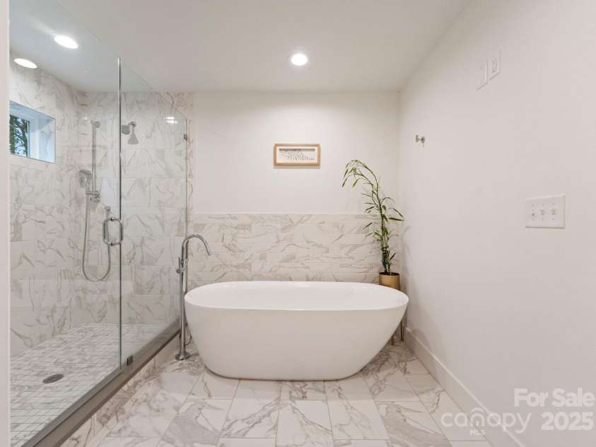 6527 Burlwood Road, Charlotte, NC 28211.  MLS# CAR4286248, YatesRealty ID 35265. Second master bath- lower level