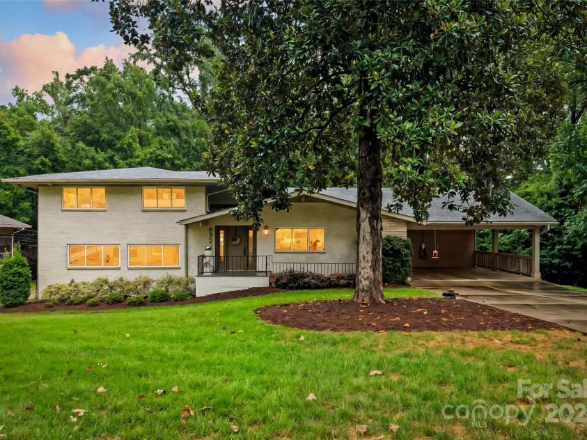 6527 Burlwood Road, Charlotte, NC 28211.  MLS# CAR4286248, YatesRealty ID 35265. Twighlight photo
