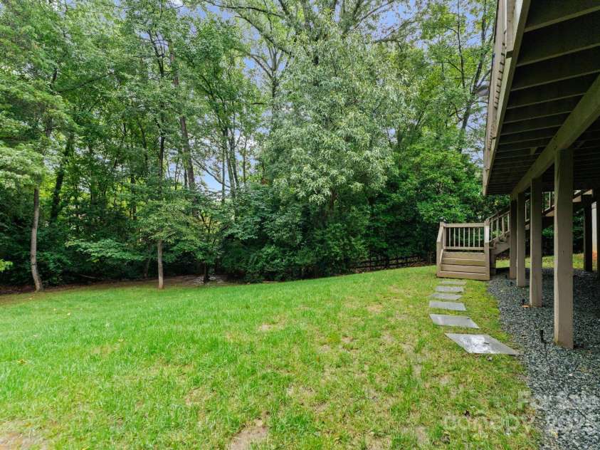 6527 Burlwood Road, Charlotte, NC 28211.  MLS# CAR4286248, YatesRealty ID 35265. Walkout basement