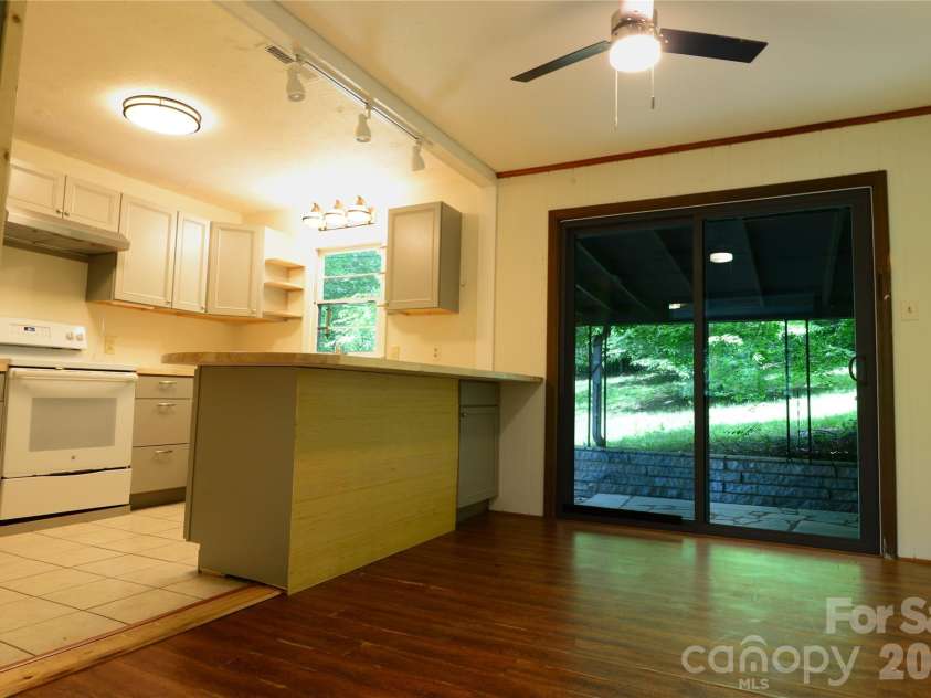 24 Sarabec Hill Road, Black Mountain, NC 28711.  MLS# CAR4386075, YatesRealty ID 35266. 