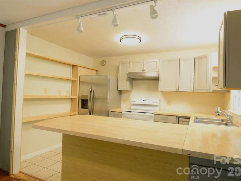 24 Sarabec Hill Road, Black Mountain, NC 28711.  MLS# CAR4386075, YatesRealty ID 35266. 