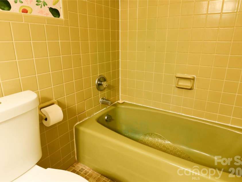 24 Sarabec Hill Road, Black Mountain, NC 28711.  MLS# CAR4386075, YatesRealty ID 35266. 