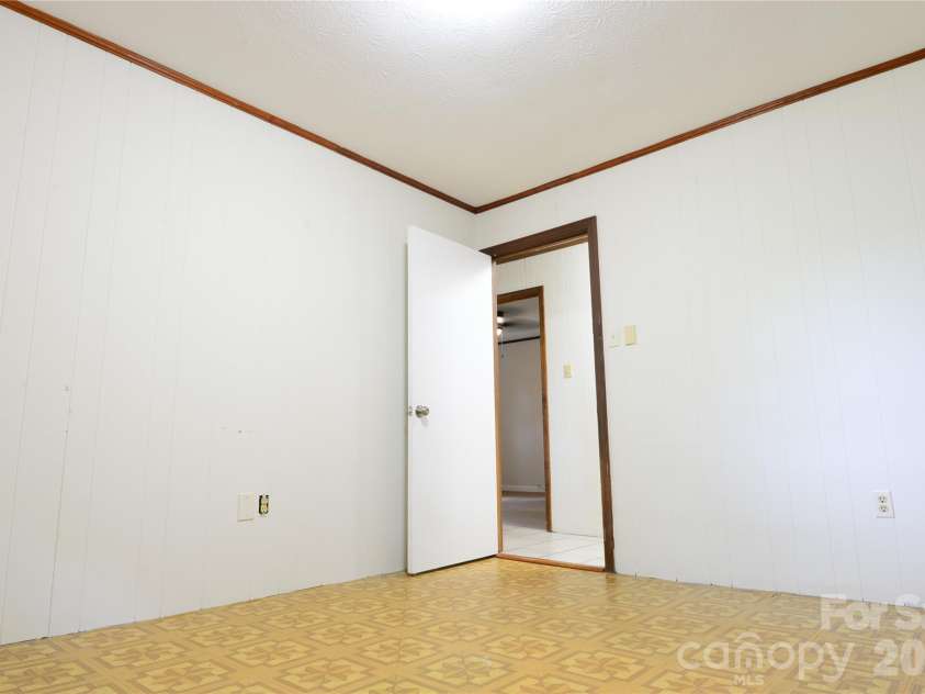24 Sarabec Hill Road, Black Mountain, NC 28711.  MLS# CAR4386075, YatesRealty ID 35266. 