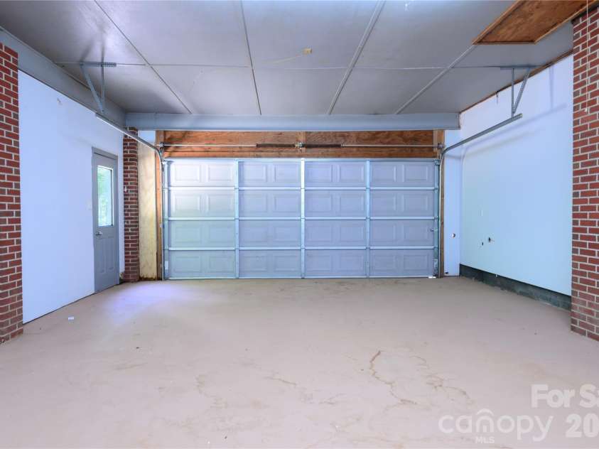 24 Sarabec Hill Road, Black Mountain, NC 28711.  MLS# CAR4386075, YatesRealty ID 35266. 
