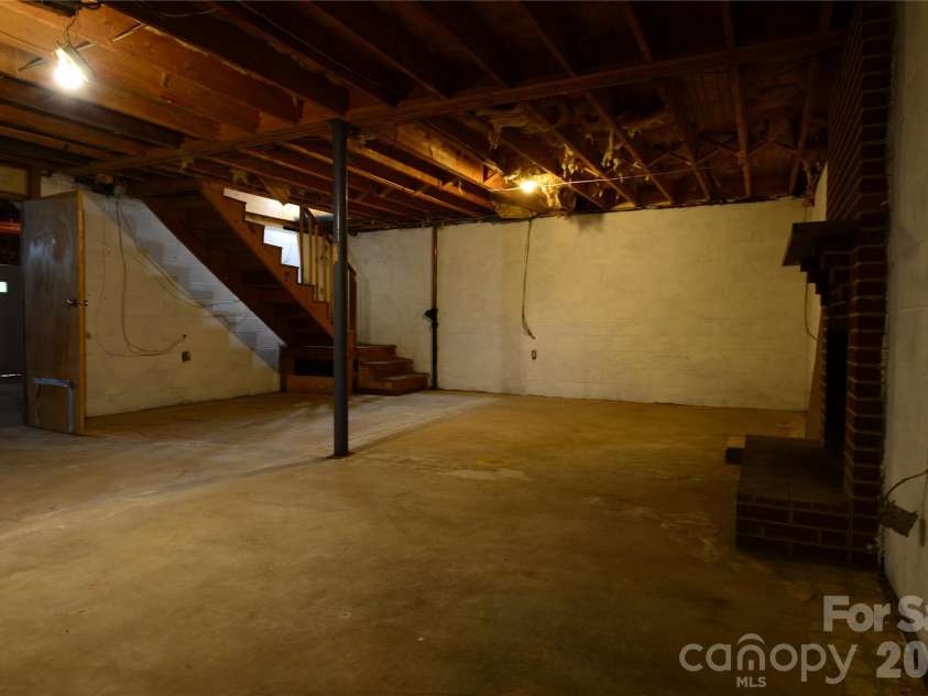 24 Sarabec Hill Road, Black Mountain, NC 28711.  MLS# CAR4386075, YatesRealty ID 35266. 
