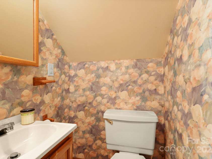 193 Laurel Brook Road, Newland, NC 28657.  MLS# CAR4287986, YatesRealty ID 35267. 