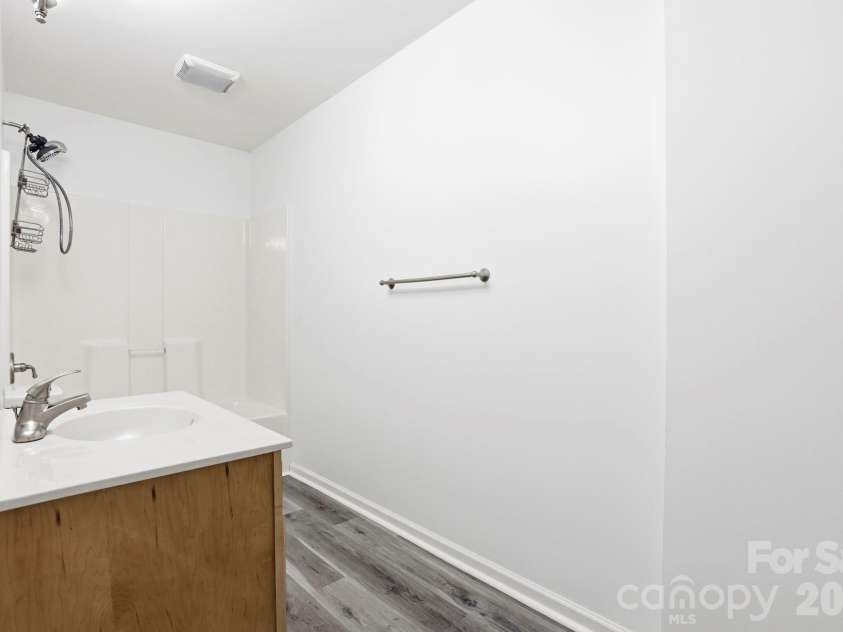 15 Kaylor Drive, Arden, NC 28704.  MLS# CAR4388754, YatesRealty ID 35268. 3rd Bathroom
