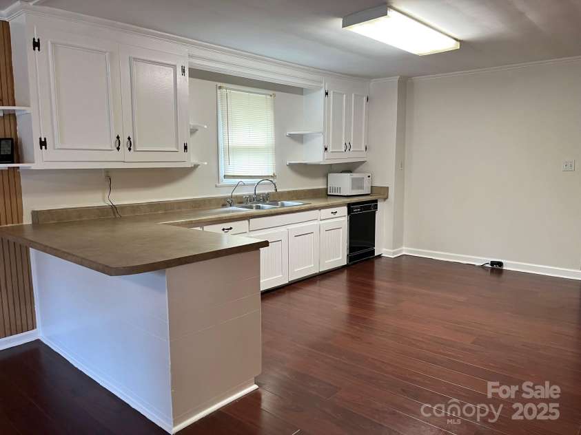 2904 Brantley Road, Kannapolis, NC 28083.  MLS# CAR4291595, YatesRealty ID 35268. Kitchen