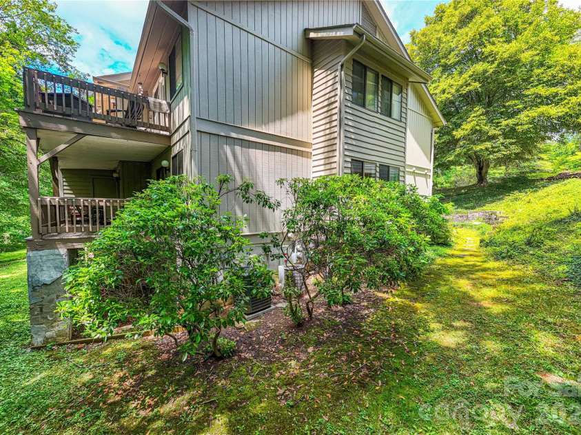 3A Cedarwood Drive, Asheville, NC 28805.  MLS# CAR4389479, YatesRealty ID 35269. 