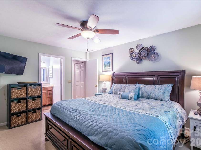 3A Cedarwood Drive, Asheville, NC 28805.  MLS# CAR4389479, YatesRealty ID 35269. 