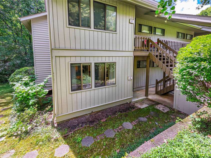 3A Cedarwood Drive, Asheville, NC 28805.  MLS# CAR4389479, YatesRealty ID 35269. Lower unit