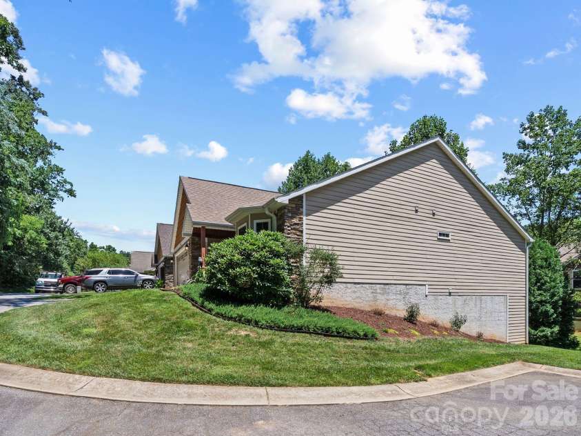16 Jennlynn Drive, Arden, NC 28704.  MLS# CAR4390488, YatesRealty ID 35270. 