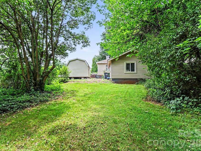 3100 Avalon Avenue, Charlotte, NC 28208.  MLS# CAR4391598, YatesRealty ID 35272. 0.24 ACRE PROPERTY