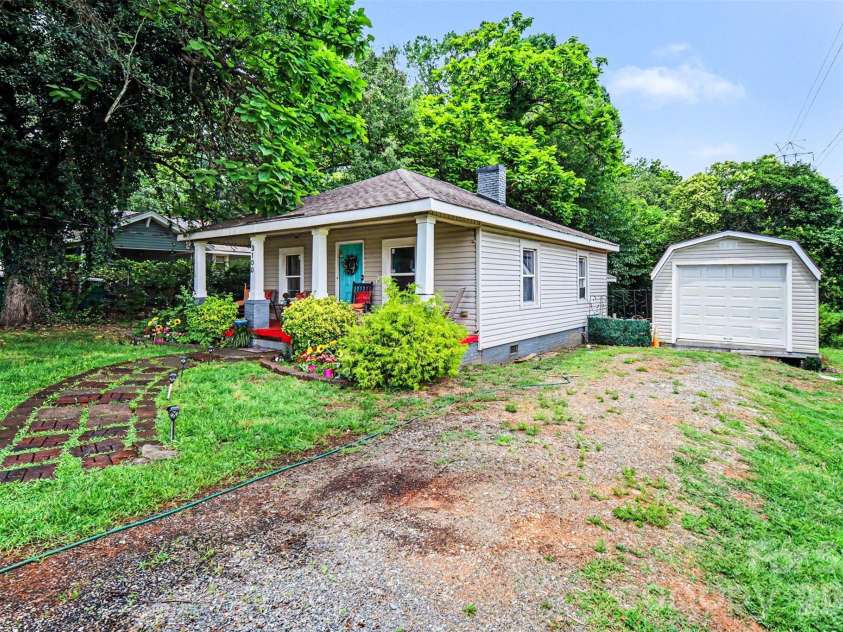 3100 Avalon Avenue, Charlotte, NC 28208.  MLS# CAR4391598, YatesRealty ID 35272. DETACHED GARAGE/STORAGE