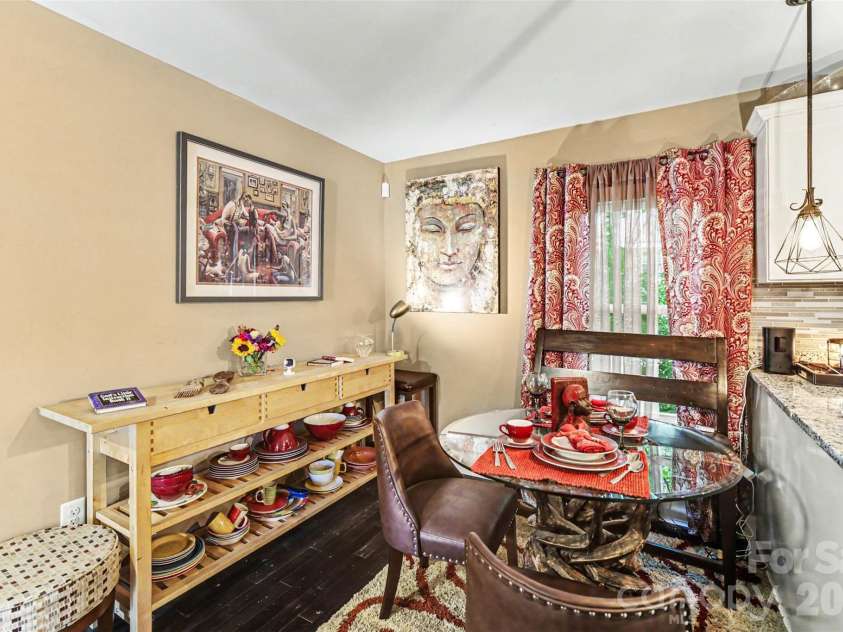 3100 Avalon Avenue, Charlotte, NC 28208.  MLS# CAR4391598, YatesRealty ID 35272. DINING AREA