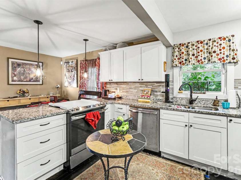 3100 Avalon Avenue, Charlotte, NC 28208.  MLS# CAR4391598, YatesRealty ID 35272. KITCHEN